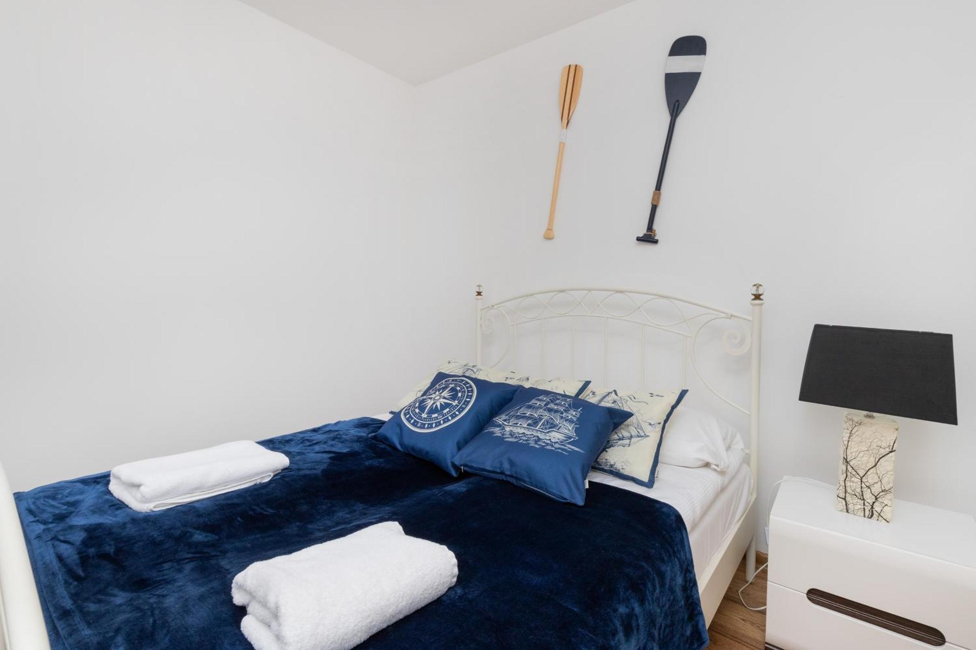 Batorego 7 Apartament With Terrace & Parking Downtown Gdynia By Renters Bagian luar foto
