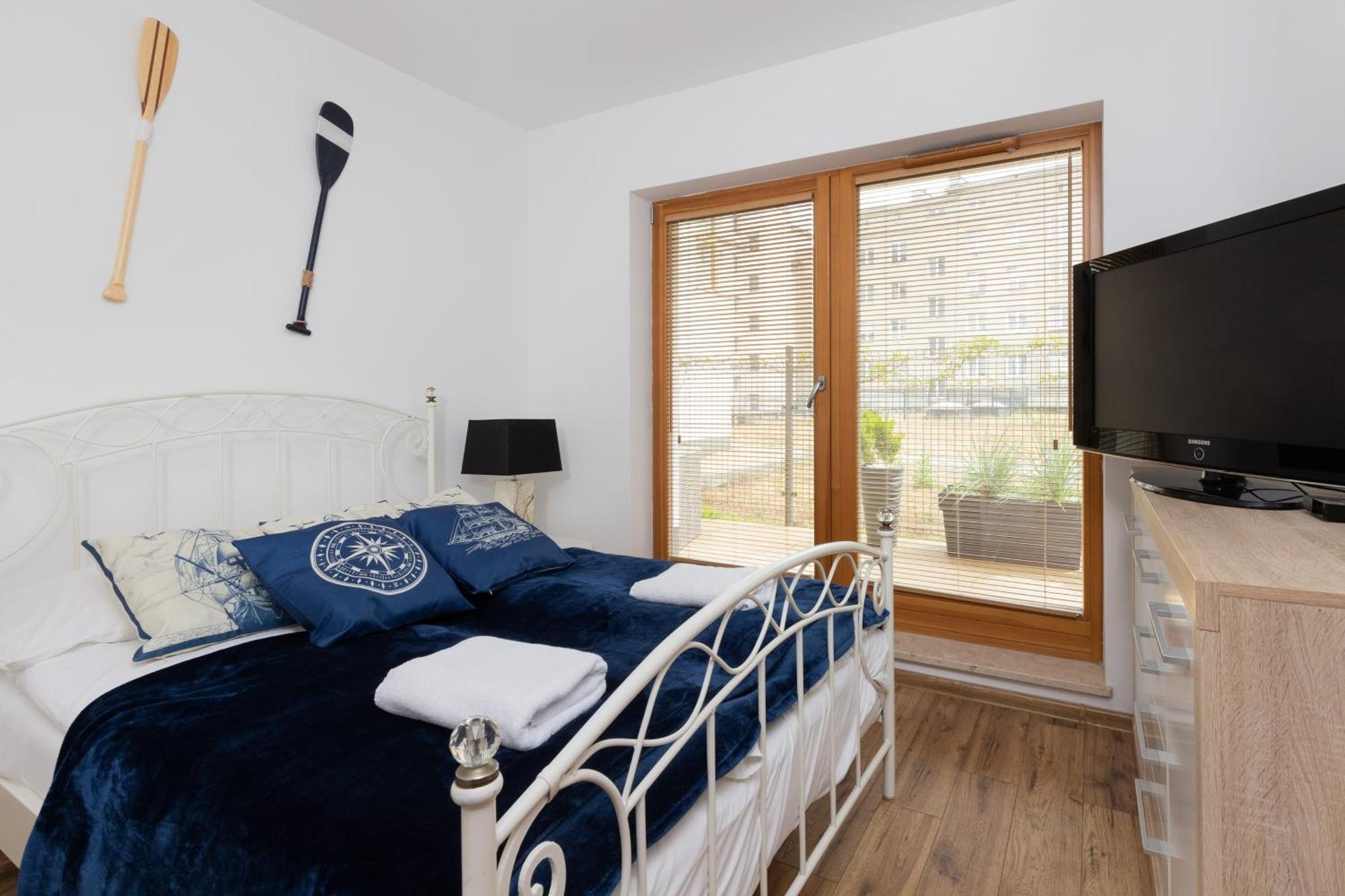 Batorego 7 Apartament With Terrace & Parking Downtown Gdynia By Renters Bagian luar foto