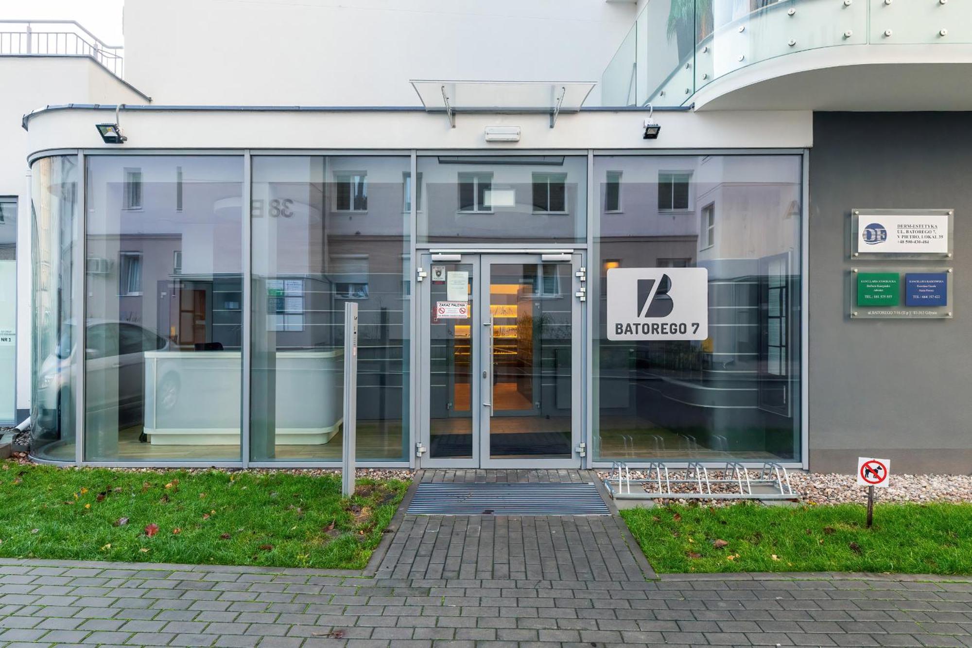 Batorego 7 Apartament With Terrace & Parking Downtown Gdynia By Renters Bagian luar foto