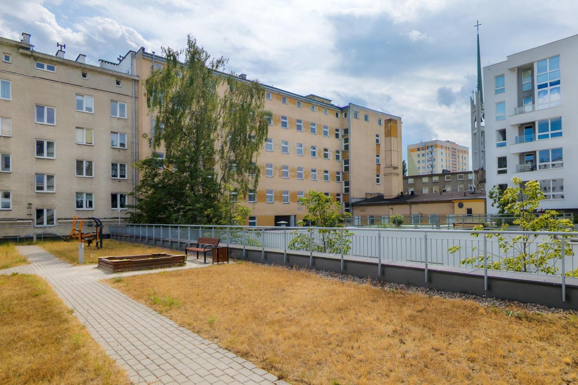 Batorego 7 Apartament With Terrace & Parking Downtown Gdynia By Renters Bagian luar foto